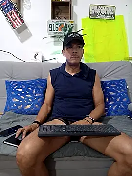 latinmartin73 online show from September 18, 11:41 pm
