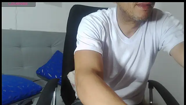 latinmartin73 online show from May 26, 1:04 am