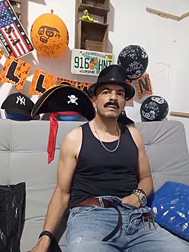 latinmartin73 online show from October 31, 12:40 am