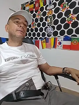 Snapshot of latinmartin73 chatting on June 27, 7:42 pm latinmartin73 online show from June 27, 7:42 pm