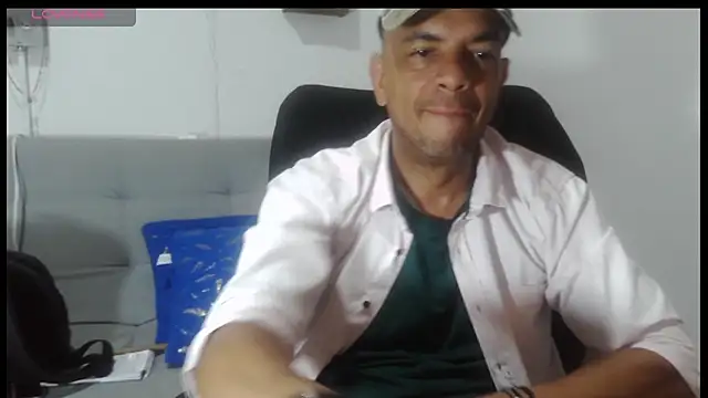 latinmartin73 online show from May 20, 12:29 am