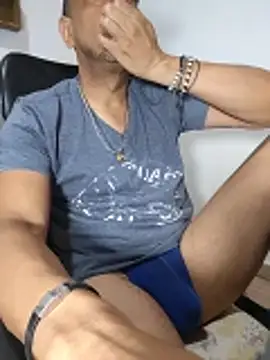 Snapshot of latinmartin73 chatting on June 8, 3:23 pm latinmartin73 online show from June 8, 3:23 pm