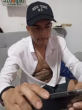 latinmartin73 online show from November 2, 7:08 pm