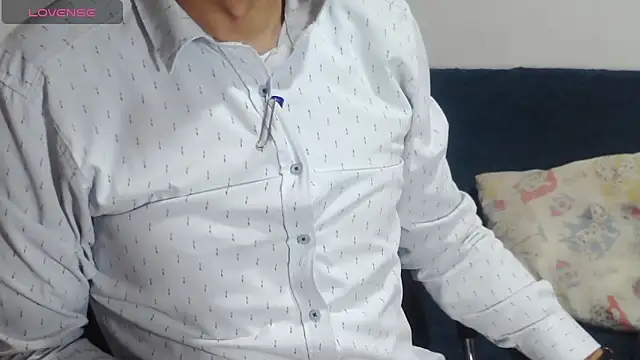 latinmartin73 online show from May 12, 11:44 pm