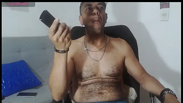 latinmartin73 online show from May 23, 1:15 am