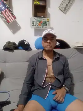 latinmartin73 online show from November 11, 10:58 pm