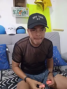 latinmartin73 online show from October 11, 2:34 am