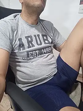 latinmartin73 online show from February 14, 1:50 am