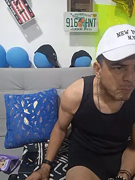 latinmartin73 online show from October 8, 10:54 pm