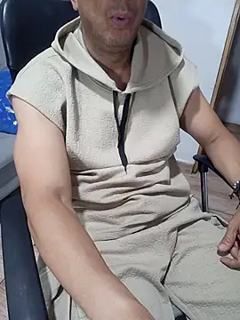 latinmartin73 online show from February 3, 12:21 am