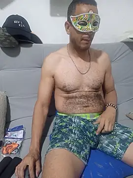 latinmartin73 online show from November 9, 8:35 pm