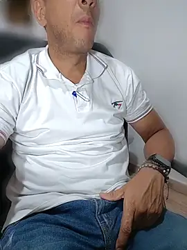 latinmartin73 online show from May 8, 11:41 pm