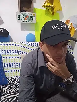 latinmartin73 online show from October 8, 12:45 am