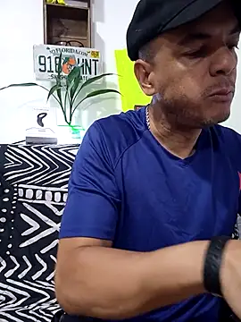 latinmartin73 online show from September 13, 12:21 am