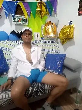 latinmartin73 online show from October 6, 2:46 am