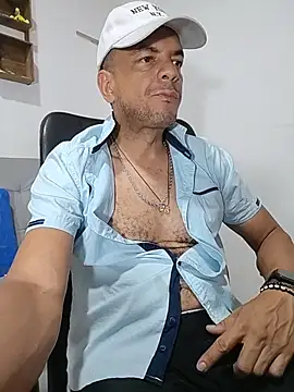 latinmartin73 online show from June 5, 12:26 am