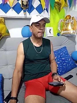 latinmartin73 online show from October 4, 2:24 am