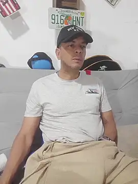 latinmartin73 online show from November 17, 2:37 am