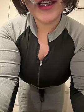 kittyfresita online show from May 17, 7:52 am