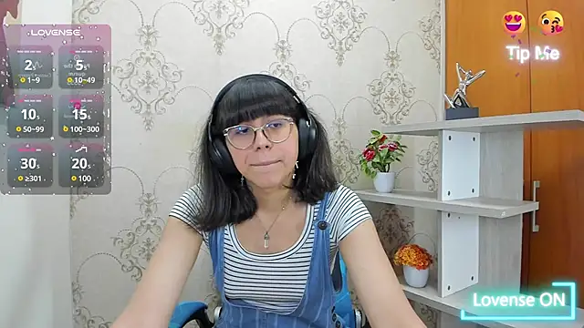 Snapshot of Nataly_Cloud chatting on February 6, 12:26 pm Nataly Cloud online show from February 6, 12:26 pm