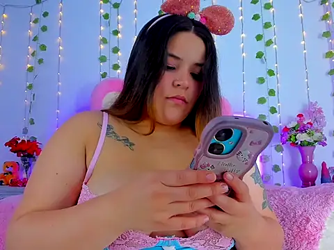 dulcevegga online show from April 5, 1:01 am