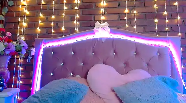 Snapshot of dulcevegga chatting on February 25, 2:48 pm dulcevegga online show from February 25, 2:48 pm