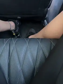 jovenestraviesos online show from February 19, 11:51 am