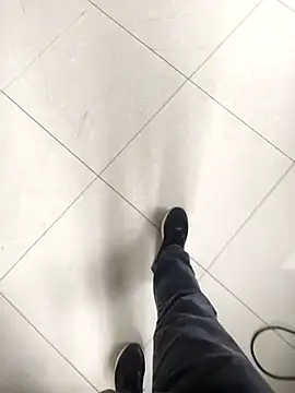 huzi518 online show from April 7, 8:05 am