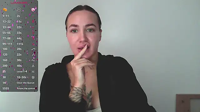 Snapshot of Stasia_Queen chatting on December 10, 11:43 am Stasia Queen online show from December 10, 11:43 am