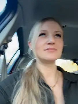 Snapshot of godspot_ chatting on November 2, 2:44 pm godspot online show from November 2, 2:44 pm