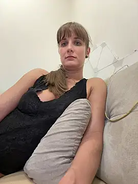 jennifer11772 online show from April 4, 7:20 pm