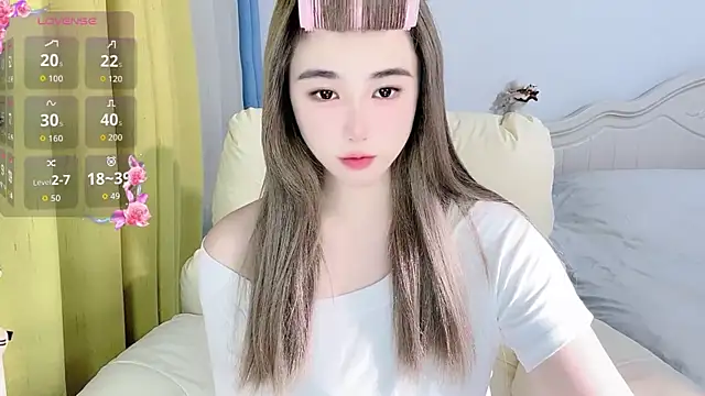 Snapshot of Caitlyn__ chatting on June 9, 12:39 pm Caitlyn online show from June 9, 12:39 pm