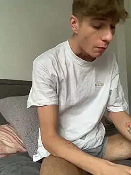 Snapshot of MiguelRausch chatting on December 4, 1:36 pm MiguelRausch online show from December 4, 1:36 pm