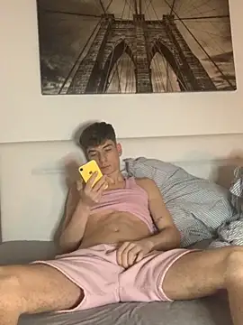 Snapshot of MiguelRausch chatting on October 29, 6:18 pm MiguelRausch online show from October 29, 6:18 pm