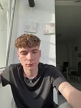 Snapshot of MiguelRausch chatting on April 9, 4:13 pm MiguelRausch online show from April 9, 4:13 pm