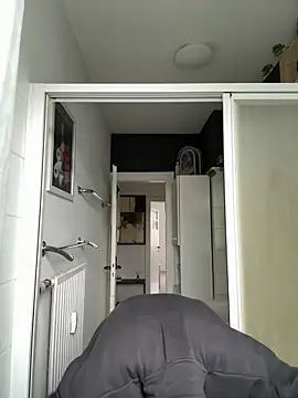 Snapshot of MiguelRausch chatting on April 5, 7:37 am MiguelRausch online show from April 5, 7:37 am