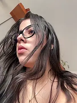 DakotaShelby online show from April 4, 8:15 pm