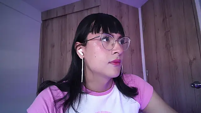 Snapshot of Kiitygirl chatting on January 23, 12:19 pm Kiitygirl online show from January 23, 12:19 pm