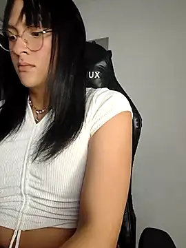 Kiitygirl online show from November 8, 2:15 am