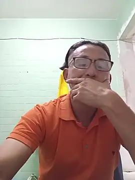 Snapshot of Andresguz35 chatting on December 22, 11:16 pm Andresguz35 online show from December 22, 11:16 pm