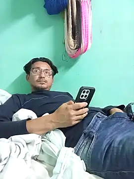 Snapshot of Andresguz35 chatting on February 2, 3:27 am Andresguz35 online show from February 2, 3:27 am