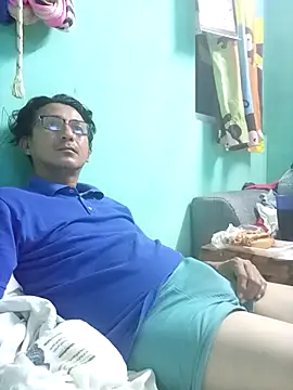 Snapshot of Andresguz35 chatting on February 14, 4:56 am Andresguz35 online show from February 14, 4:56 am