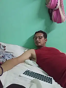 Andresguz35 online show from December 18, 5:45 am