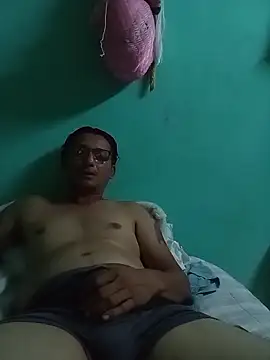 Andresguz35 online show from December 2, 5:09 am