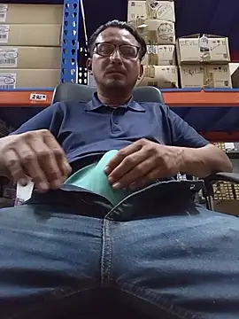 Andresguz35 online show from October 25, 6:08 pm