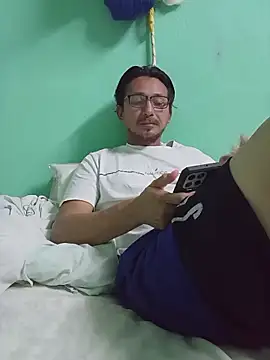 Snapshot of Andresguz35 chatting on February 6, 4:19 am Andresguz35 online show from February 6, 4:19 am