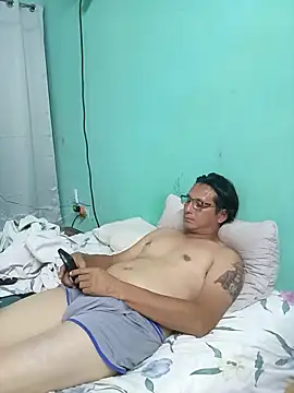 Snapshot of Andresguz35 chatting on April 29, 5:00 am Andresguz35 online show from April 29, 5:00 am