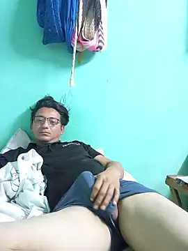 Snapshot of Andresguz35 chatting on February 10, 6:12 am Andresguz35 online show from February 10, 6:12 am