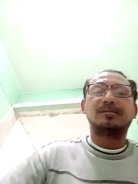 Snapshot of Andresguz35 chatting on February 6, 7:54 pm Andresguz35 online show from February 6, 7:54 pm