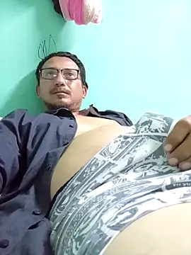 Andresguz35 online show from December 19, 7:00 am